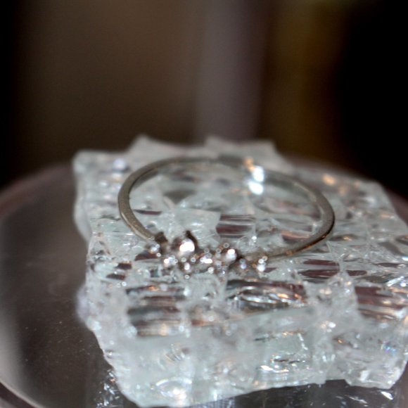 Simple Minimalist Diamond Flowline Ring size 8 💔 - Picture 5 of 10